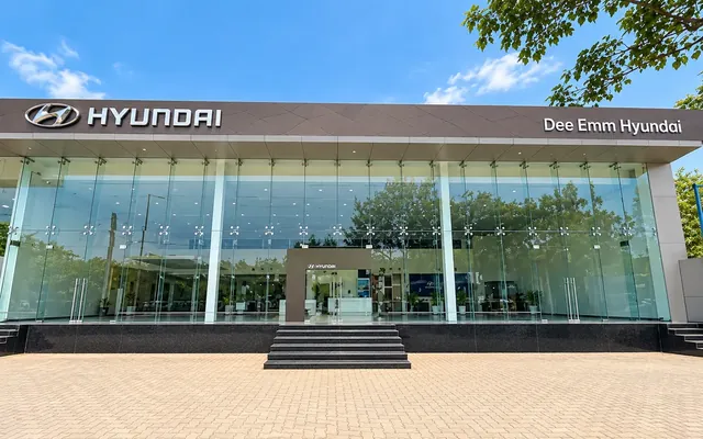 Dee Emm Hyundai Sector 18 showroom